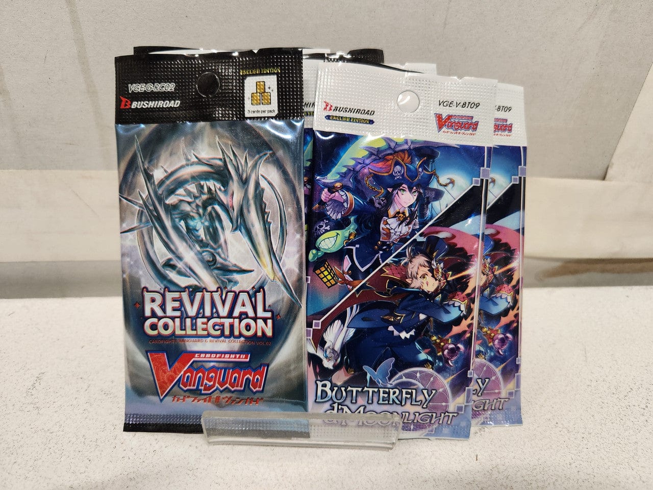 Cardfight! Vanguard 4x Butterfly D'Moonlight / 4x Revival Collection Booster Packs