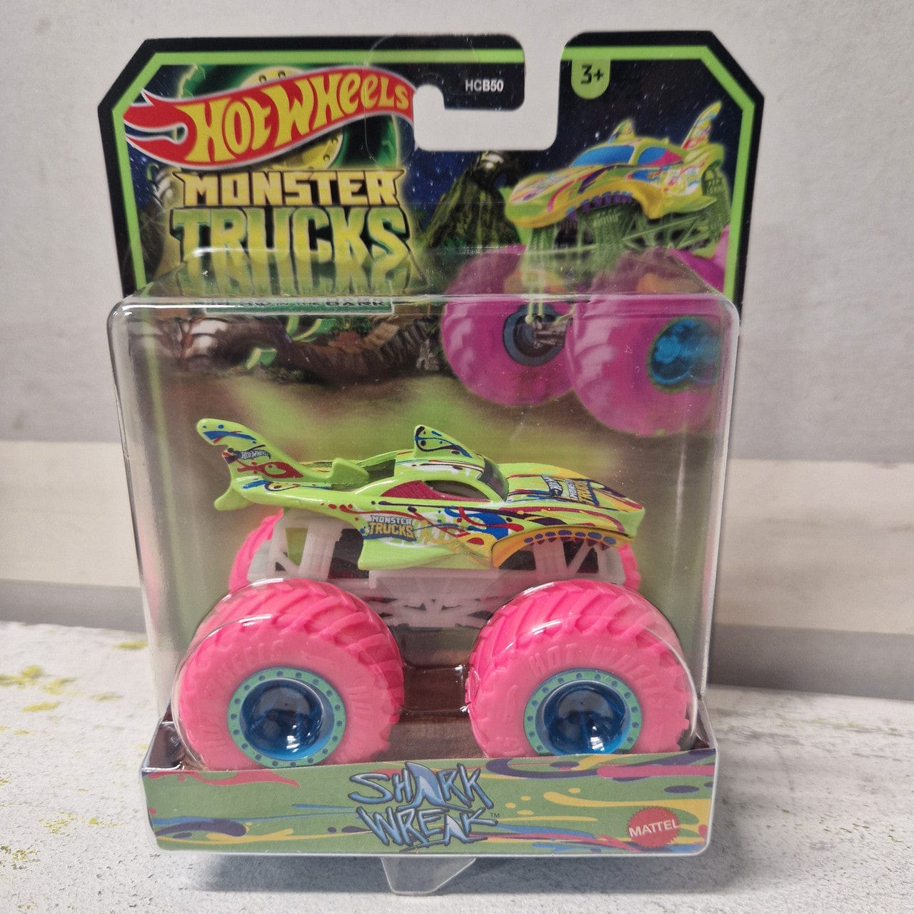 Hot Wheels Glow in the Dark - Shark Wreak New Packaging Hot Wheels Glow in the Dark - Shark Wreak New Packaging