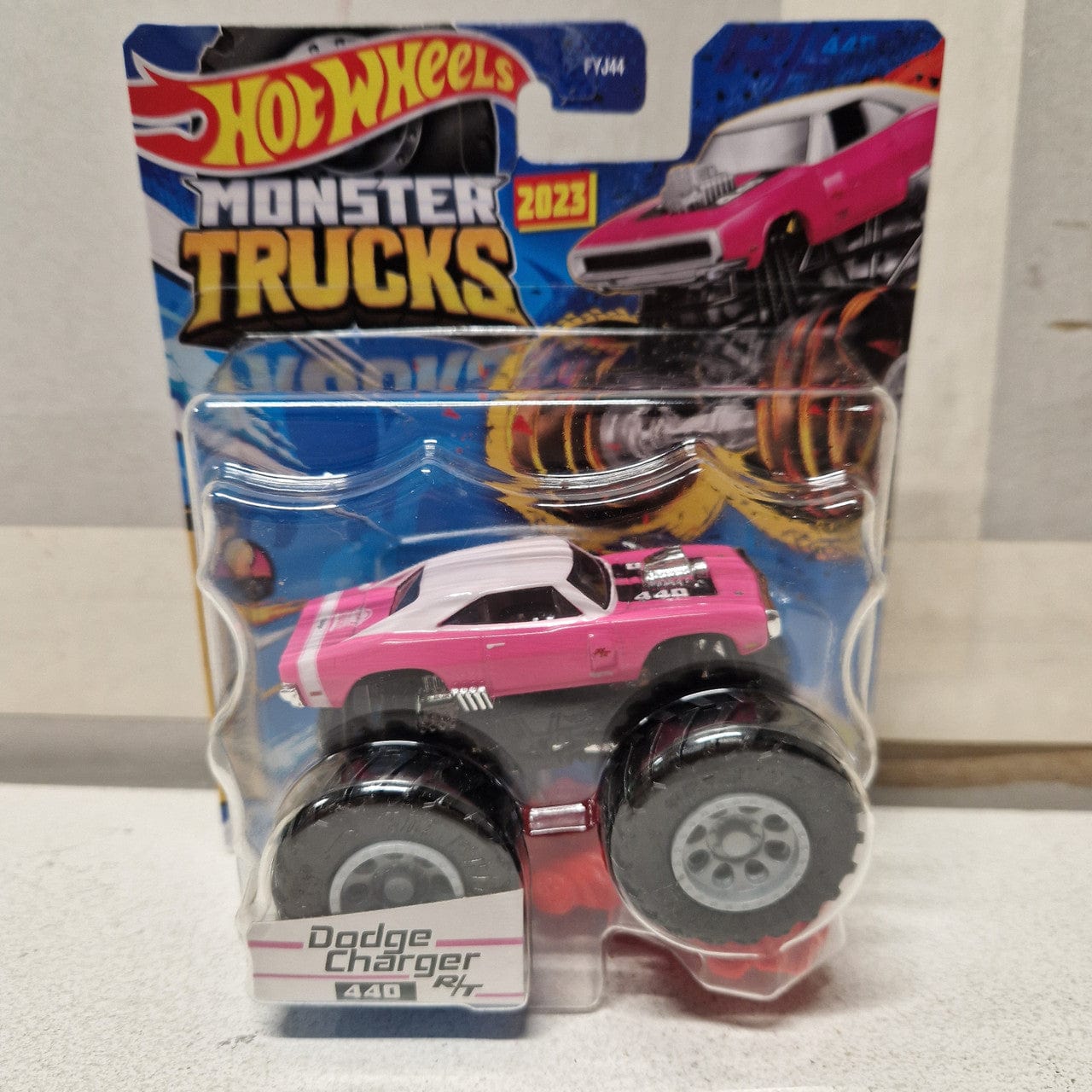 Hot Wheels Monster Trucks 1:64 Dodge Charger 440 R/T Hot Wheels Monster Trucks 1:64 Dodge Charger 440 R/T