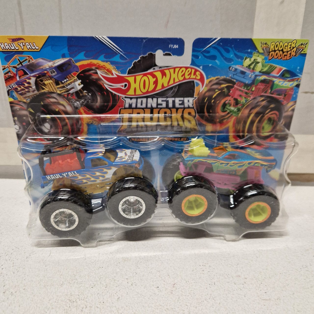 Hot Wheels Monster Trucks Demolition Doubles Haul Y'all VS Rodger Dodger Hot Wheels Monster Trucks Demolition Doubles Haul Y'all VS Rodger Dodger