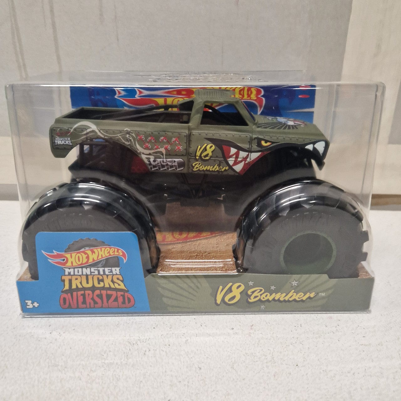 Hot Wheels Monster Trucks Oversized V8 Bomber