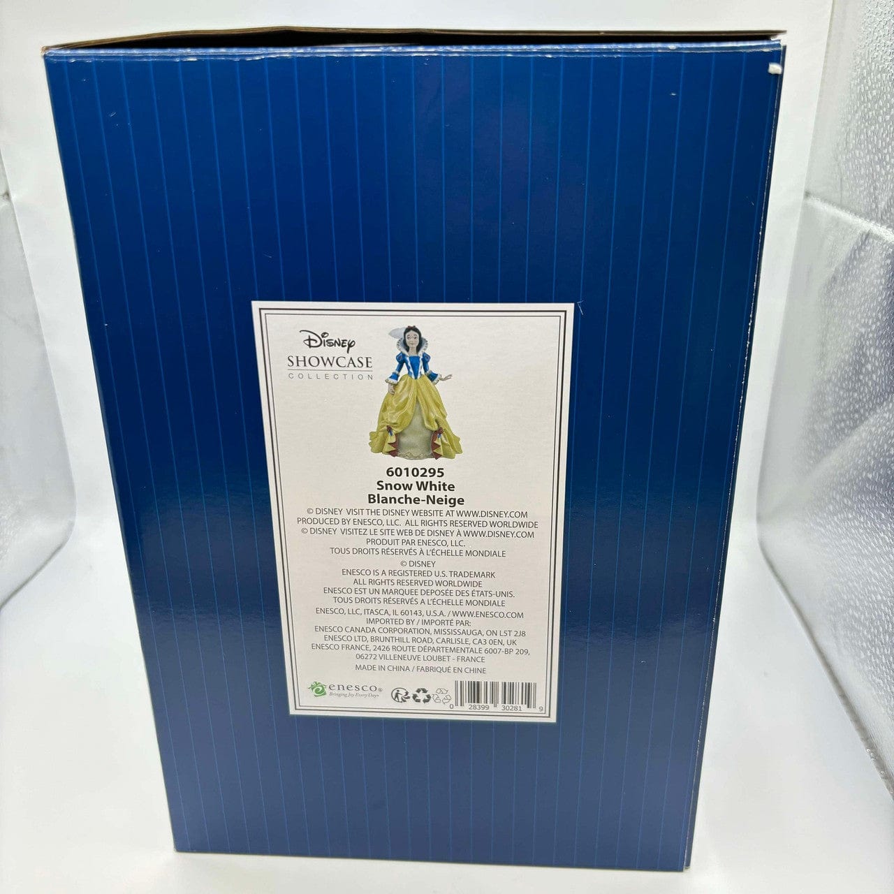 PAINT DEFECT - Disney Showcase Snow White Rococo Figurine