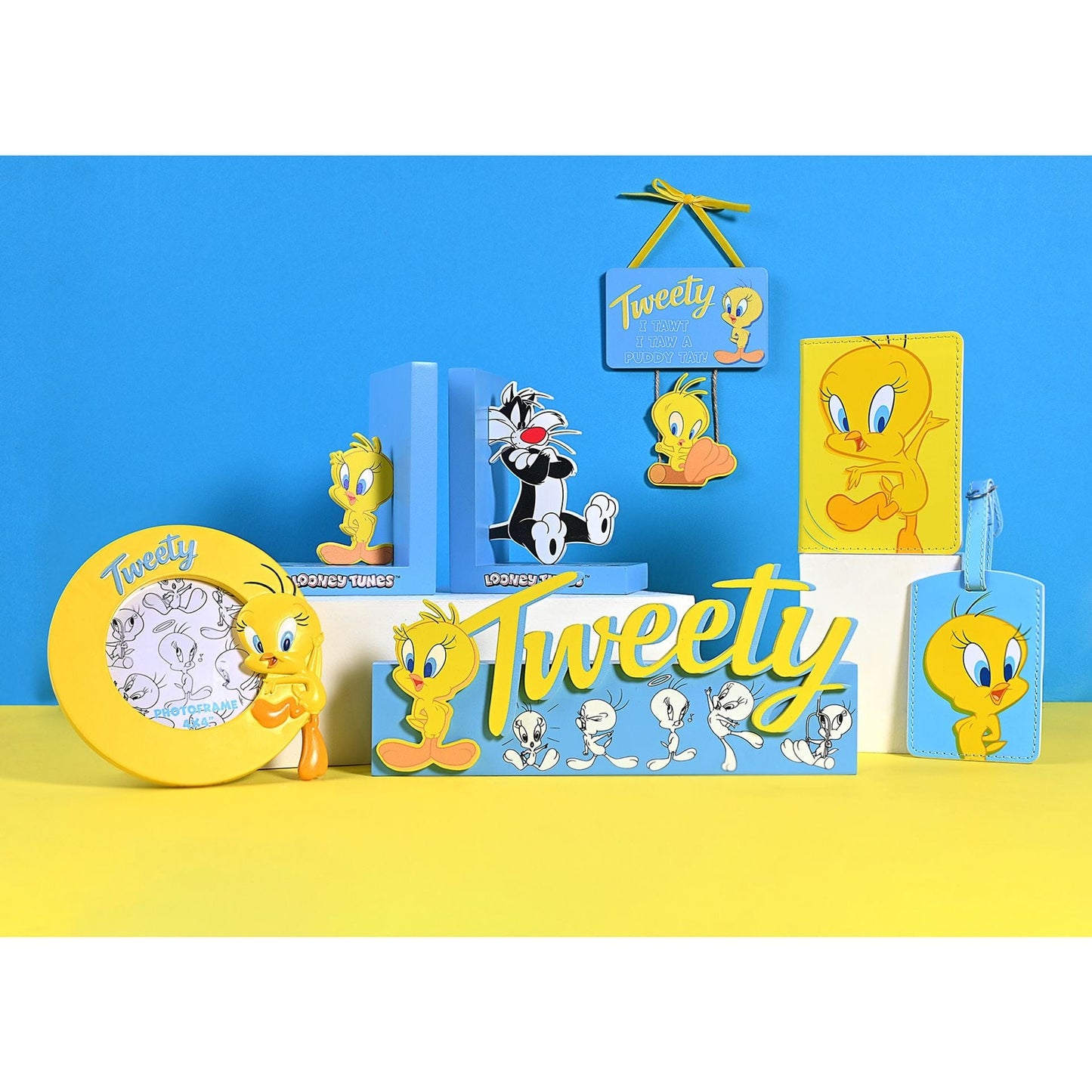 Warner Bros Looney Tunes Tweety Pie MDF Mantel Plaque