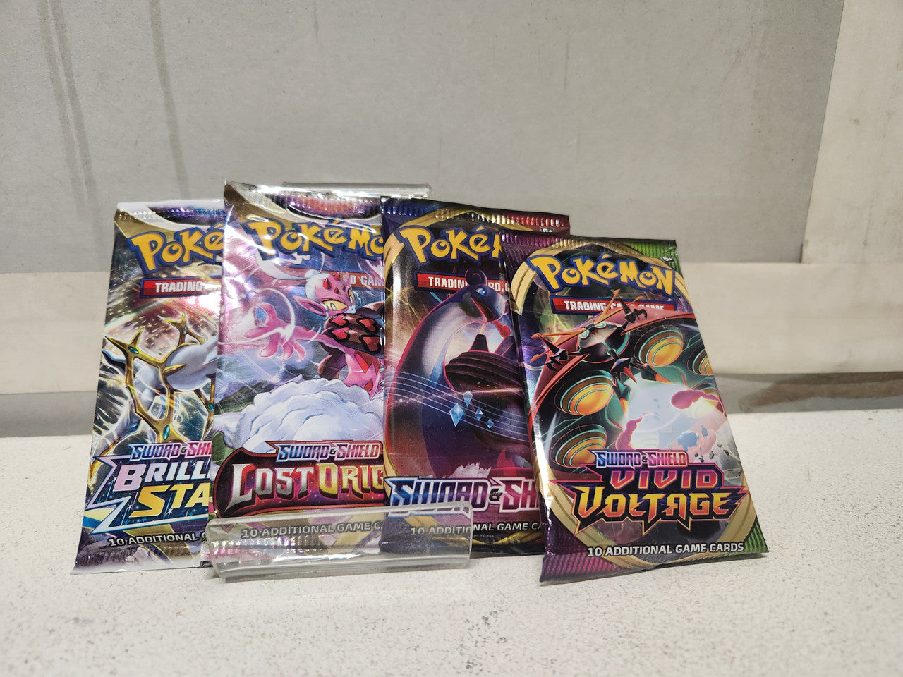 Pokemon Booster Packs 6x Brilliant Stars 2x Lost Origins  1x Vivid Voltage 1x Sword & Shield