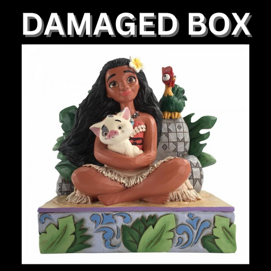 The Disney Traditions DAMAGED BOX - Welcome to Motunui - Moana with Pua and Hei Hei Figurine shows Moana cross-legged holding Pua, with Hei Hei beside her. DAMAGED BOX is boldly displayed above the image on a black background.
