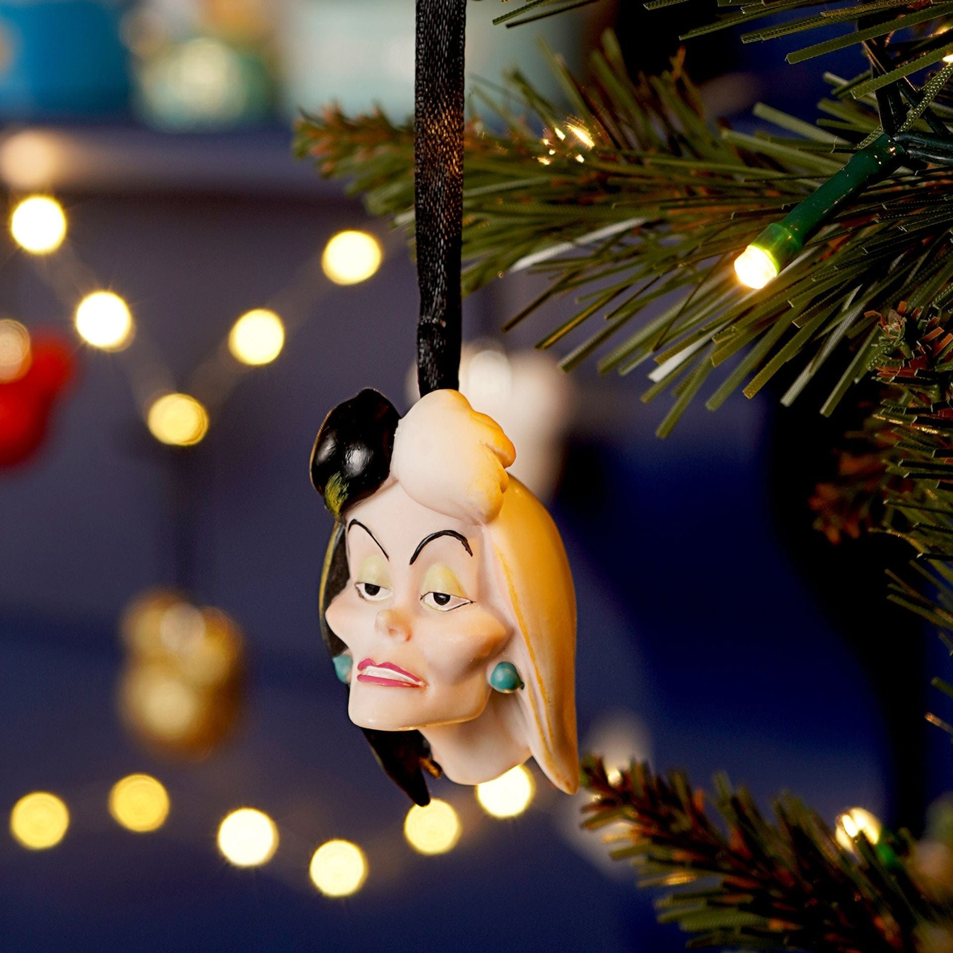 Disney Icons And Villains Resin Hanging Decoration - Cruella 101 Dalmatians