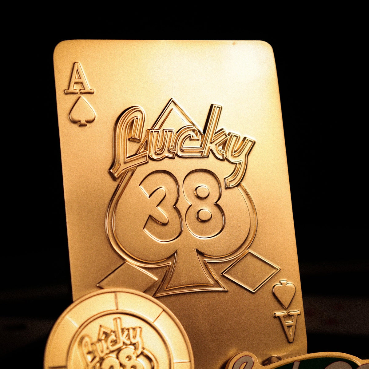Fallout: New Vegas Lucky 38 Imitation Gold Casino Gifft Set Badge, Poker Chip, Playing Card