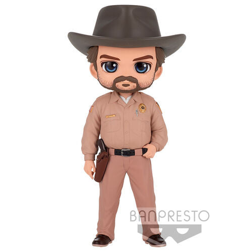The Banpresto Hopper Stranger Things Q Posket by Bandai Namco is a chibi-style figure of Sheriff Hopper in a tan uniform, black hat, and brown shoes, holding a folder. The bearded, blue-eyed character stands upright.