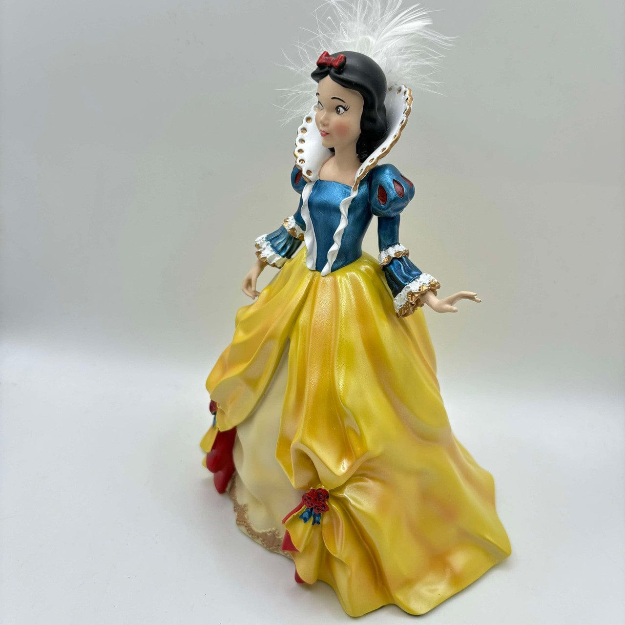 PAINT DEFECT - Disney Showcase Snow White Rococo Figurine