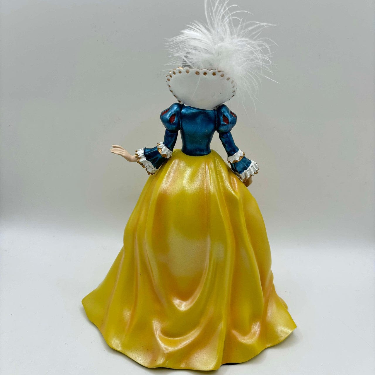 PAINT DEFECT - Disney Showcase Snow White Rococo Figurine