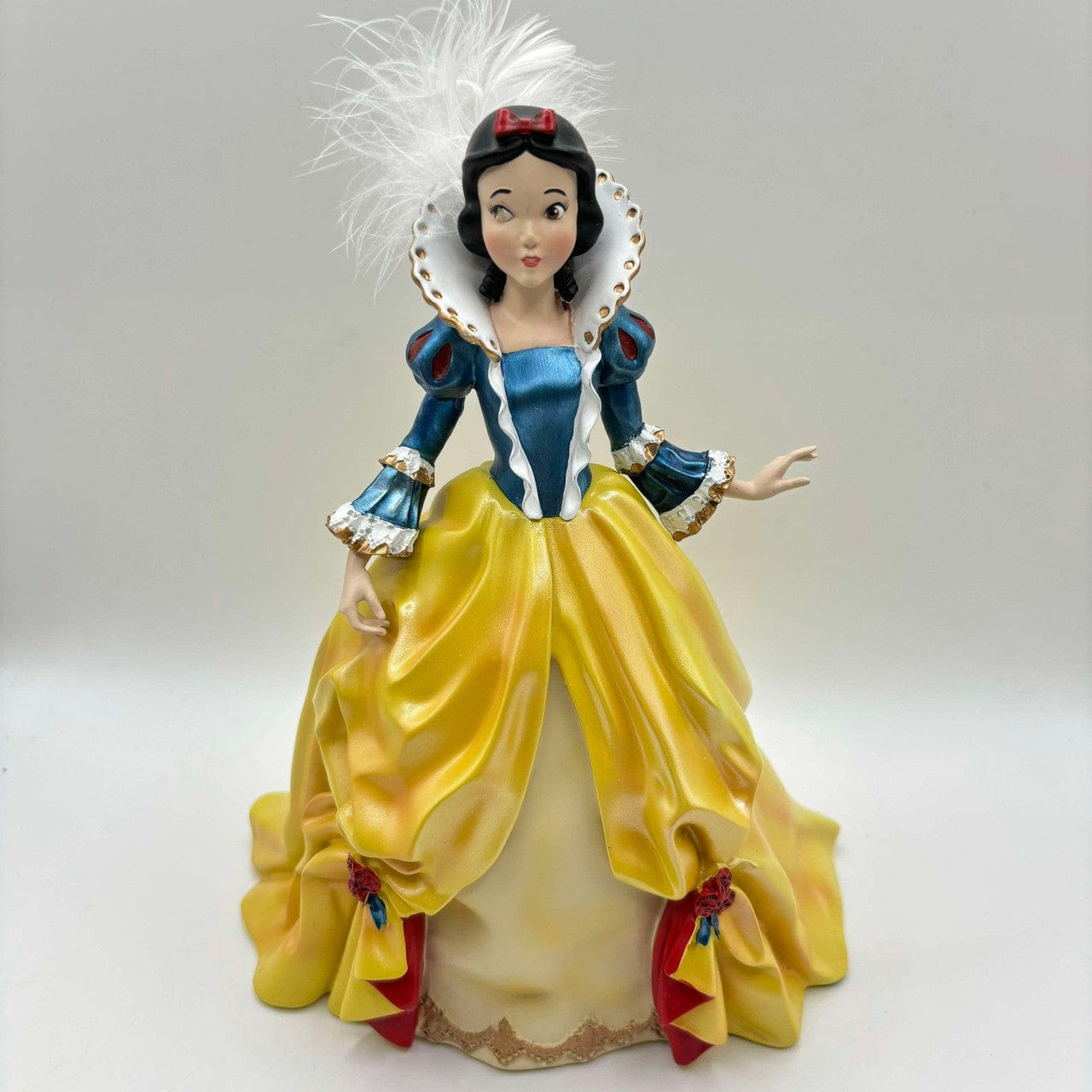 PAINT DEFECT - Disney Showcase Snow White Rococo Figurine