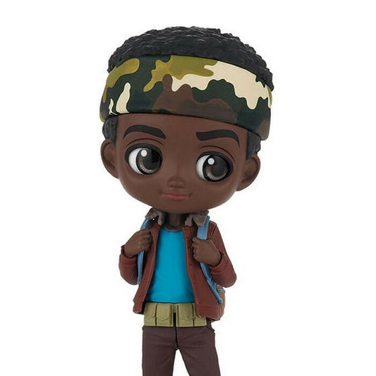 The Banpresto Lucas Q Posket Stranger Things vinyl figure by Bandai Namco features dark skin, large eyes, curly hair, a green camo headband, blue shirt, brown jacket and pants, plus a backpack.