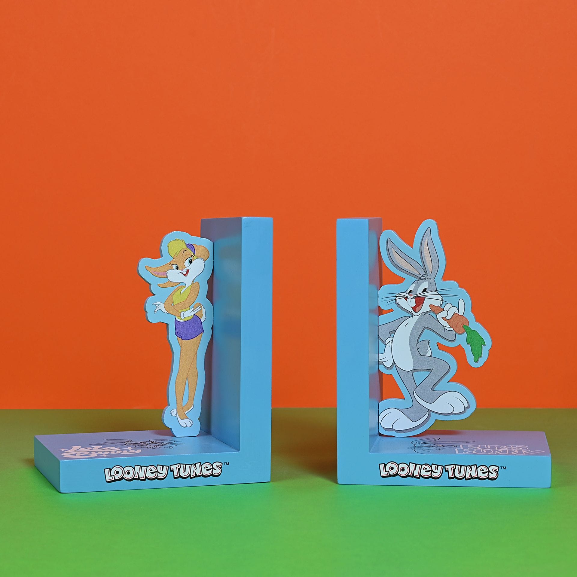 Warner Bros Looney Tunes Bugs Bunny And Lola Wooden Bookends
